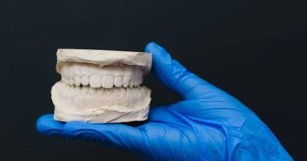 How to Choose the Right Dentist for Dentures in Garland